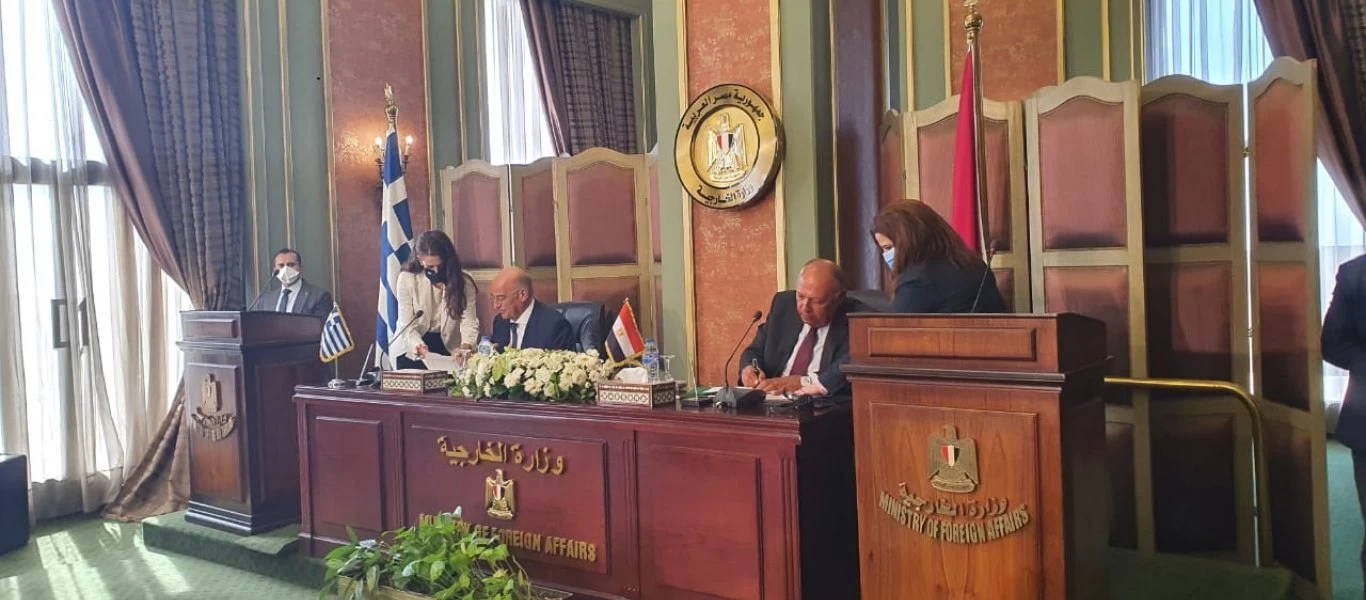 Κάϊρο: Οι υπουργοί Εξωτερικών Ελλάδας-Αιγύπτου υπέγραψαν την συμφωνία μερικής οριοθέτησης της ΑΟΖ (upd)